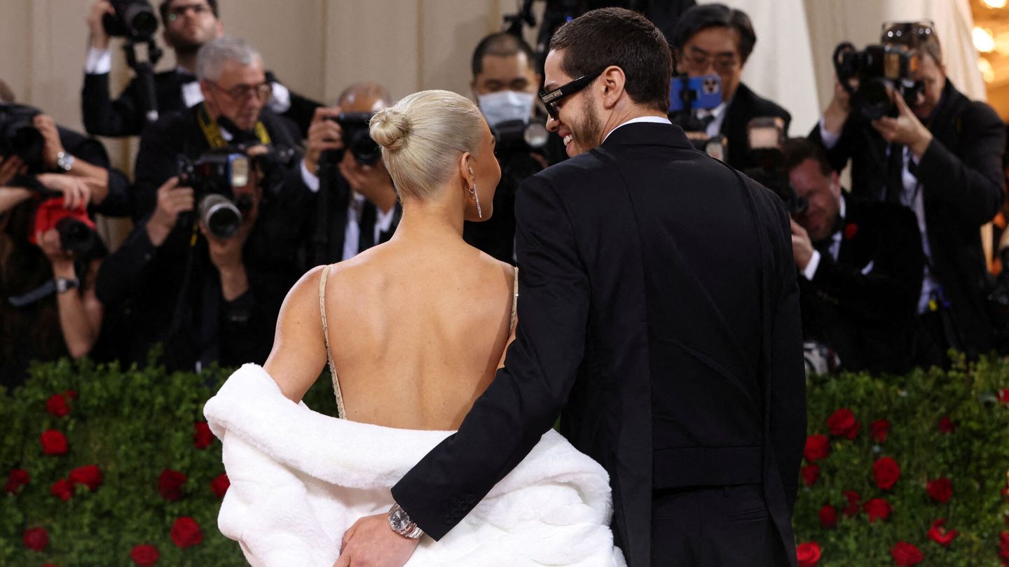 Kim Kardashian y Pete Davidson, en la Met Gala. (Reuters/Andrew Kelly)