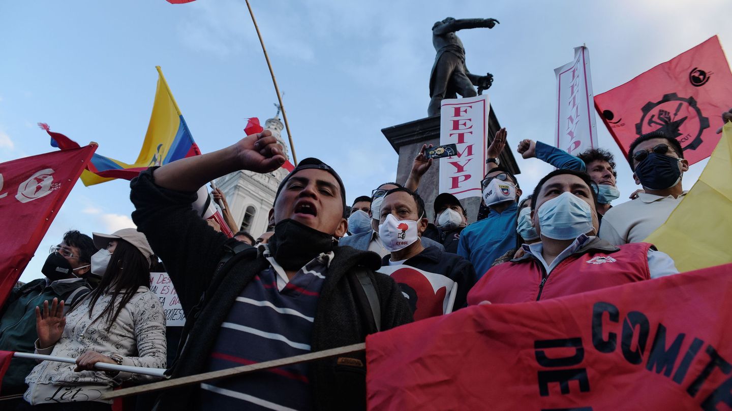 Manifestantes contra las medidas económicas tomadas en Ecuador tras la pandemia. (Reuters)