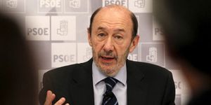 Rubalcaba se debate entre mantener su apoyo institucional y tomarse la revancha ante Rajoy