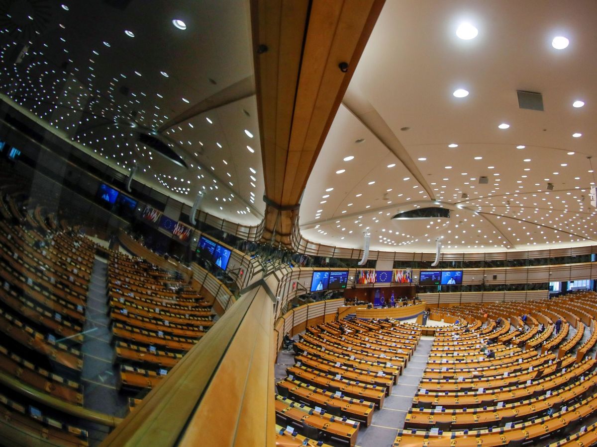 Foto: Vista general del hemiciclo del Parlamento Europeo en su sede de Bruselas, Bélgica (EFE).