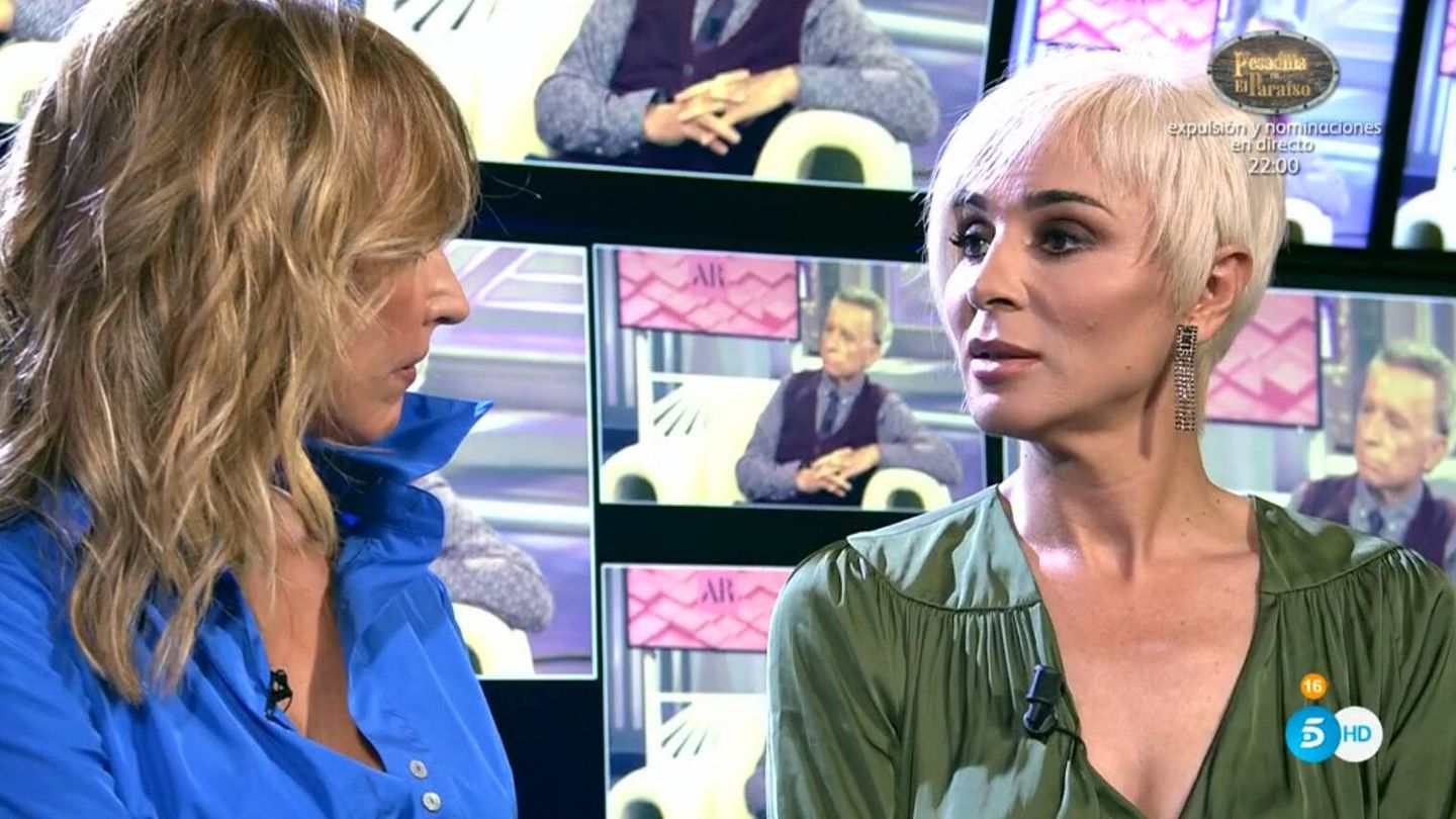 Ana María Aldón junto a la presentadora Emma García. (Mediaset)