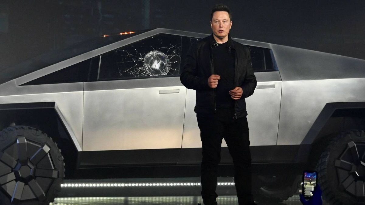 Musk reconoce ante los accionistas que Tesla "ha cavado su propia tumba con el Cybertruck"