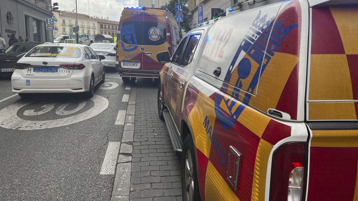 El conductor y dos pasajeros de un coche VTC heridos muy graves en un accidente en Atocha
