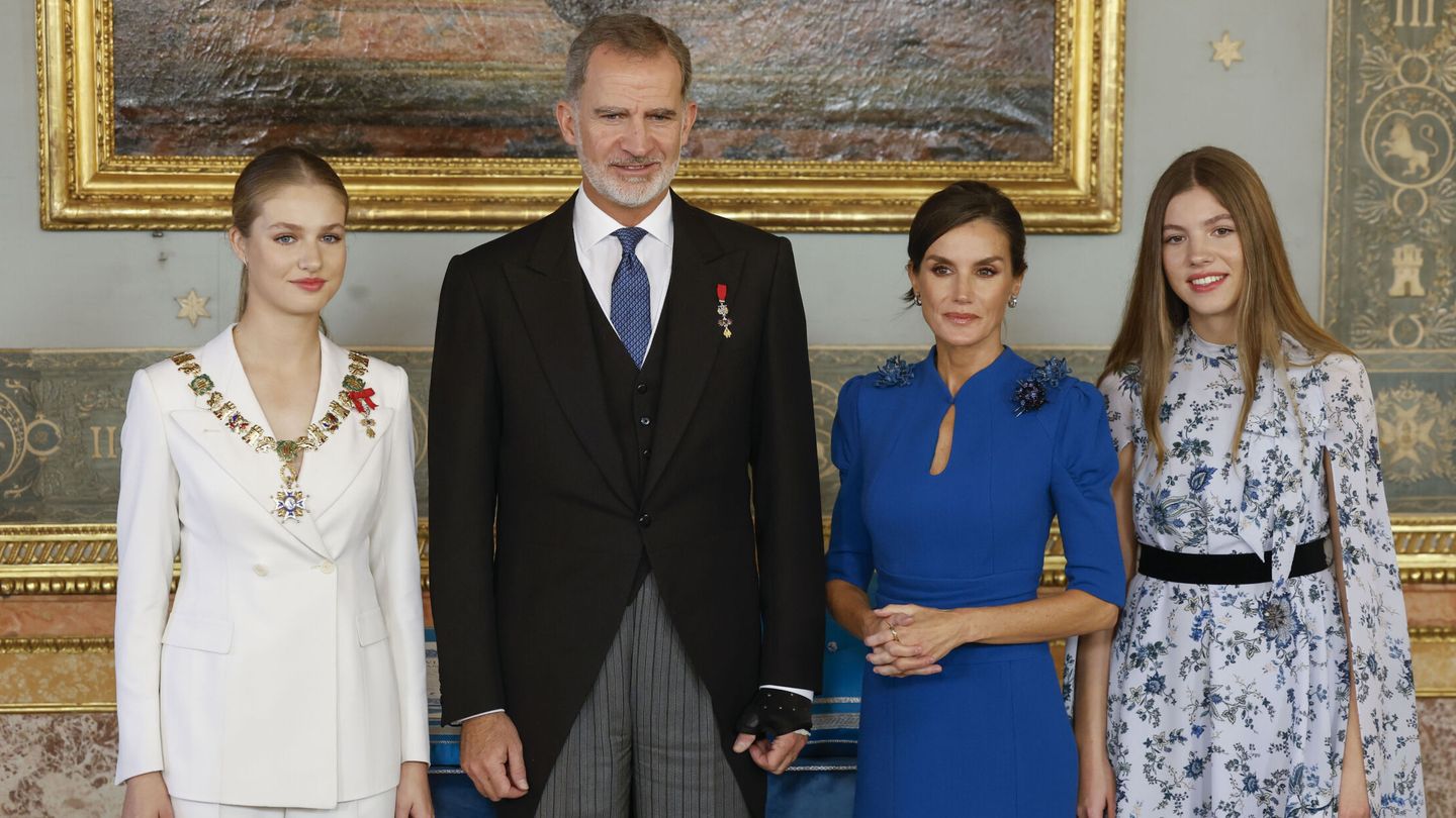 Los Reyes, con sus hijas en el 18º cumpleaños de la princesa Leonor. (Casa Real)