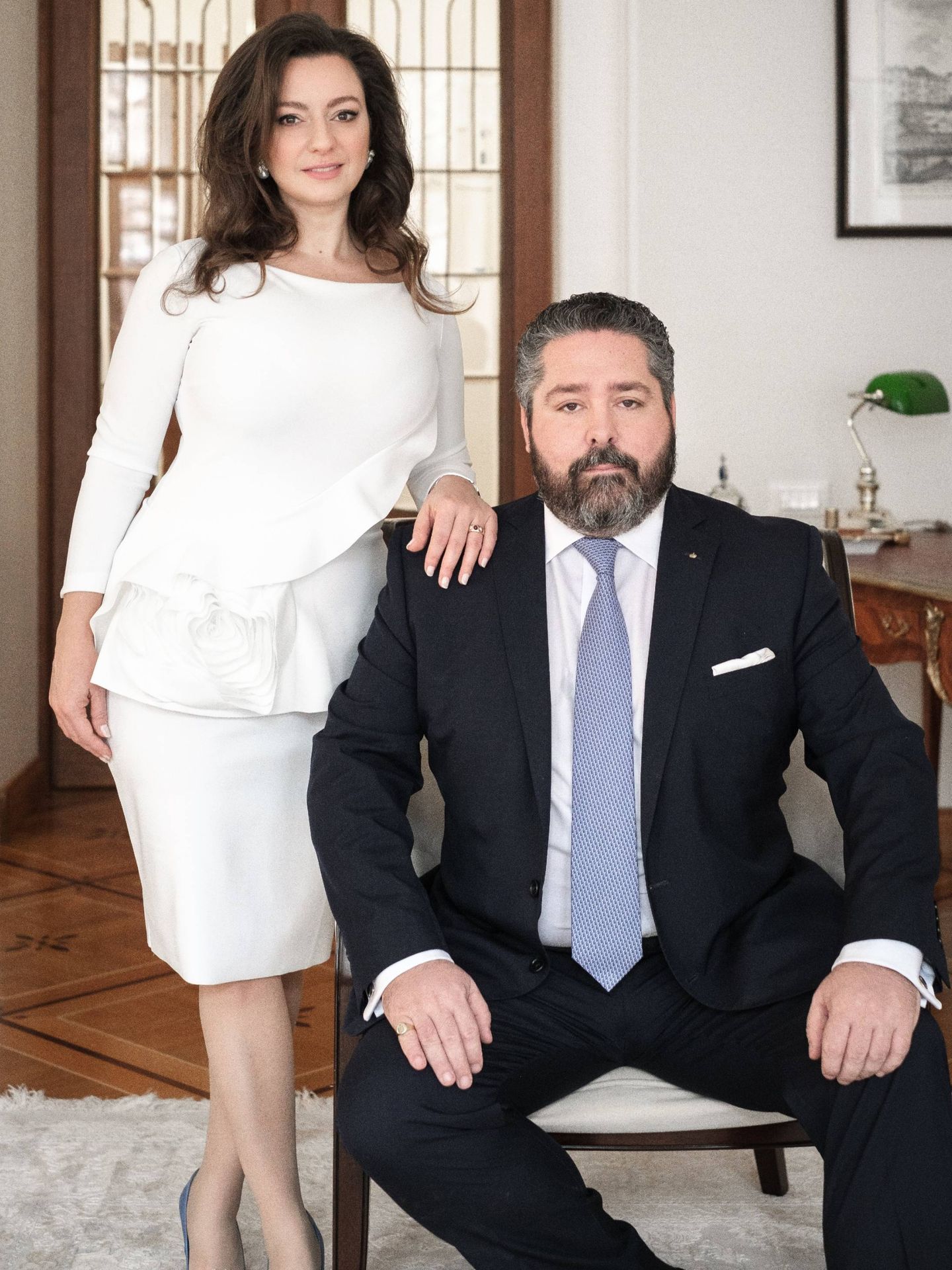 El gran duque Jorge de Rusia y Rebecca Bettarini, en una imagen de su posado oficial. (Foto: Cancillería de la Casa Imperial de Rusia)