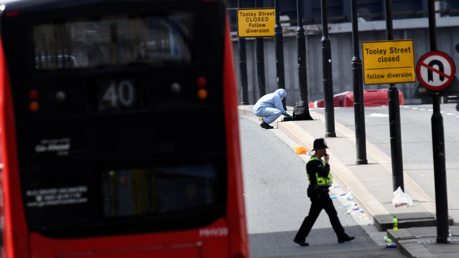 Foto: La policía forense investiga el último ataque de Londres. (Reuters)