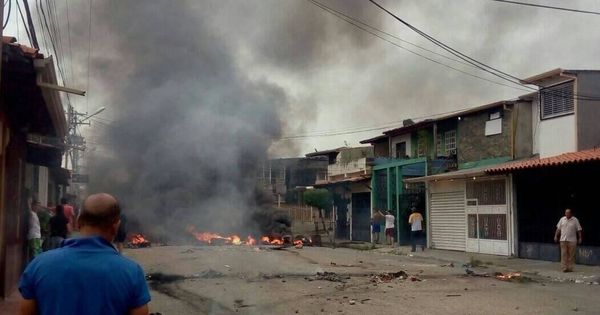 Foto: La casa natal de Hugo Chávez en llamas (Twitter)