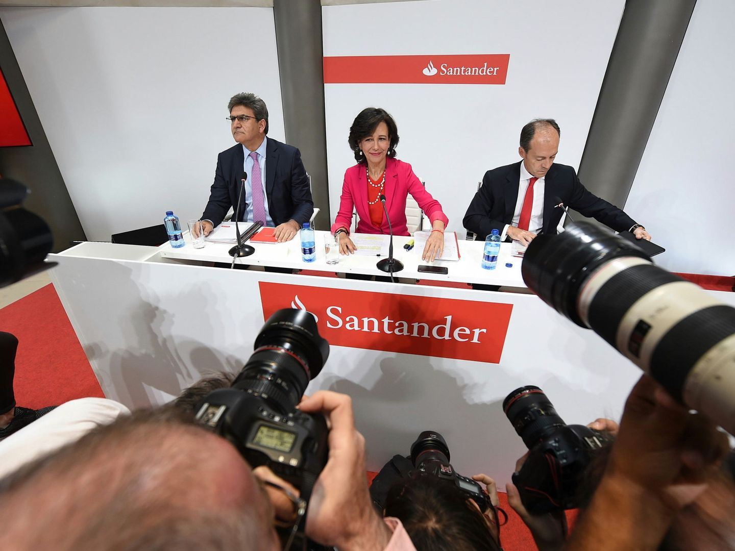Ana Botín, presidenta de Santander, durante la rueda de prensa por la compra de Banco Popular.