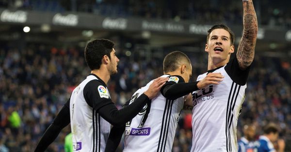 Foto: Santi Mina celebra el gol que cerró el triunfo del Valencia ante el Espanyol. (EFE)