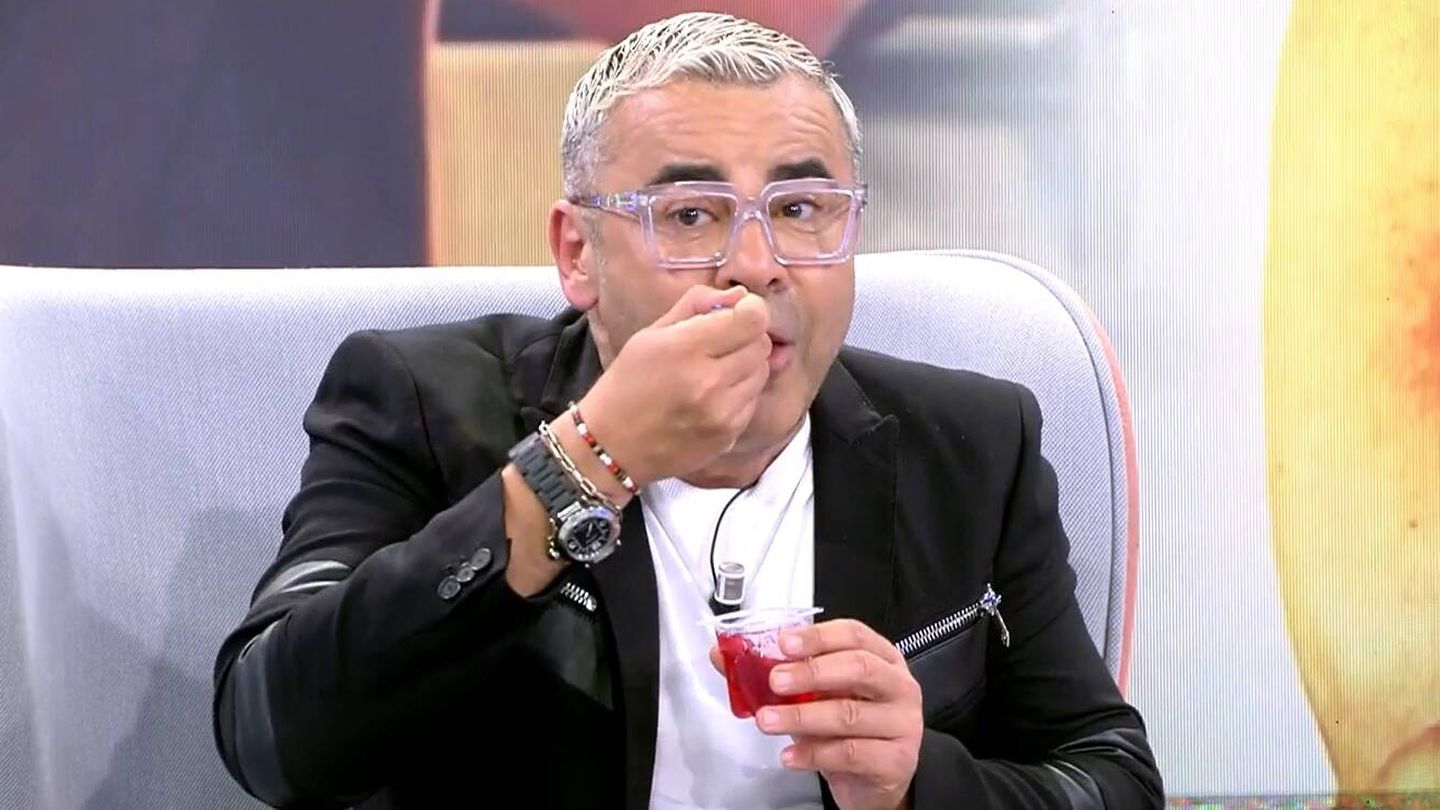 Jorge Javier comiendo en 'Sálvame'. (Mediaset España)