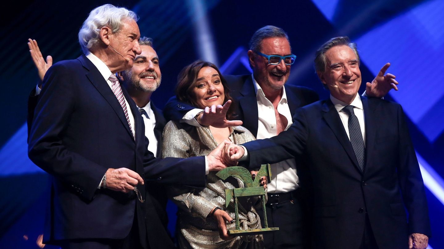 Luis del Olmo, Carlos Alsina, Pepa Bueno, Carlos Herrera e Iñaki Gabilondo, en los Premios Ondas. (EFE)