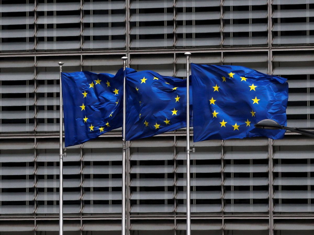Foto: Banderas de la UE en la puerta de la Comisión Europea. (Reuters)