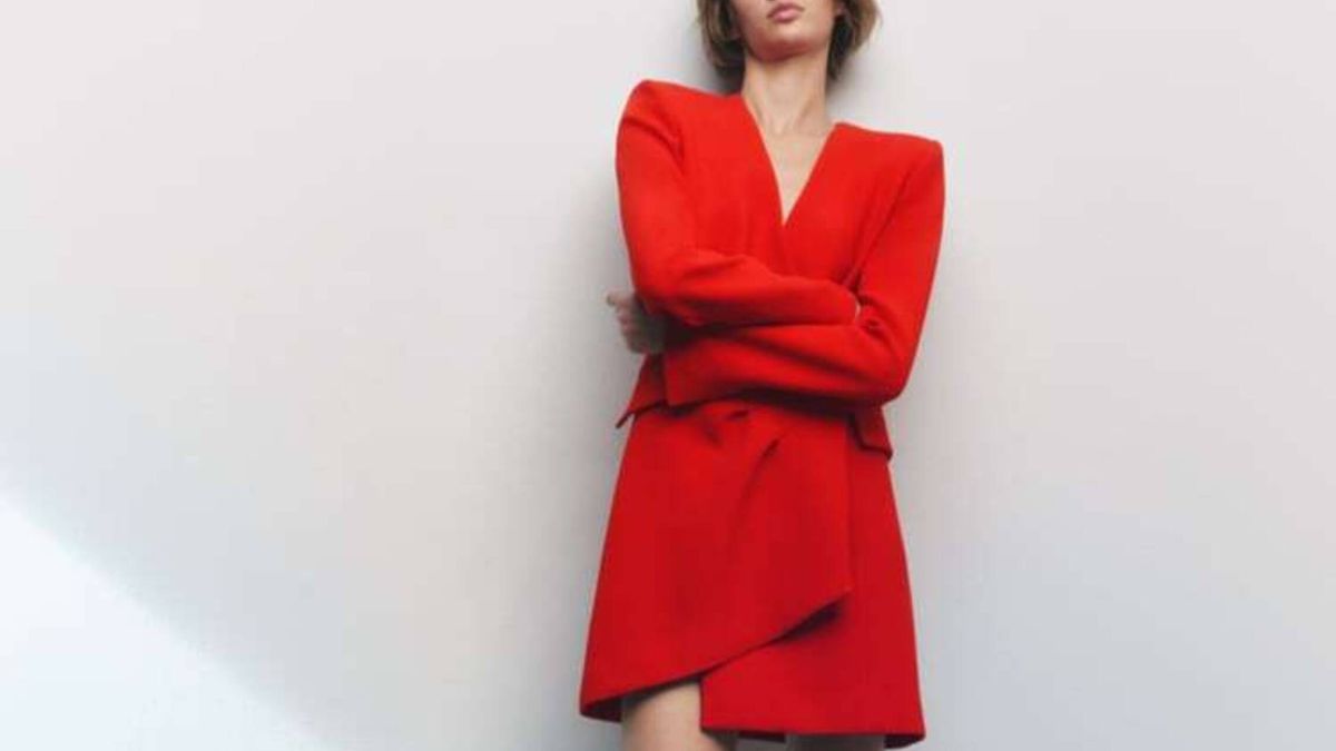 El nuevo vestido de Zara tipo americana para un efecto cintura estilizada y un vientre plano