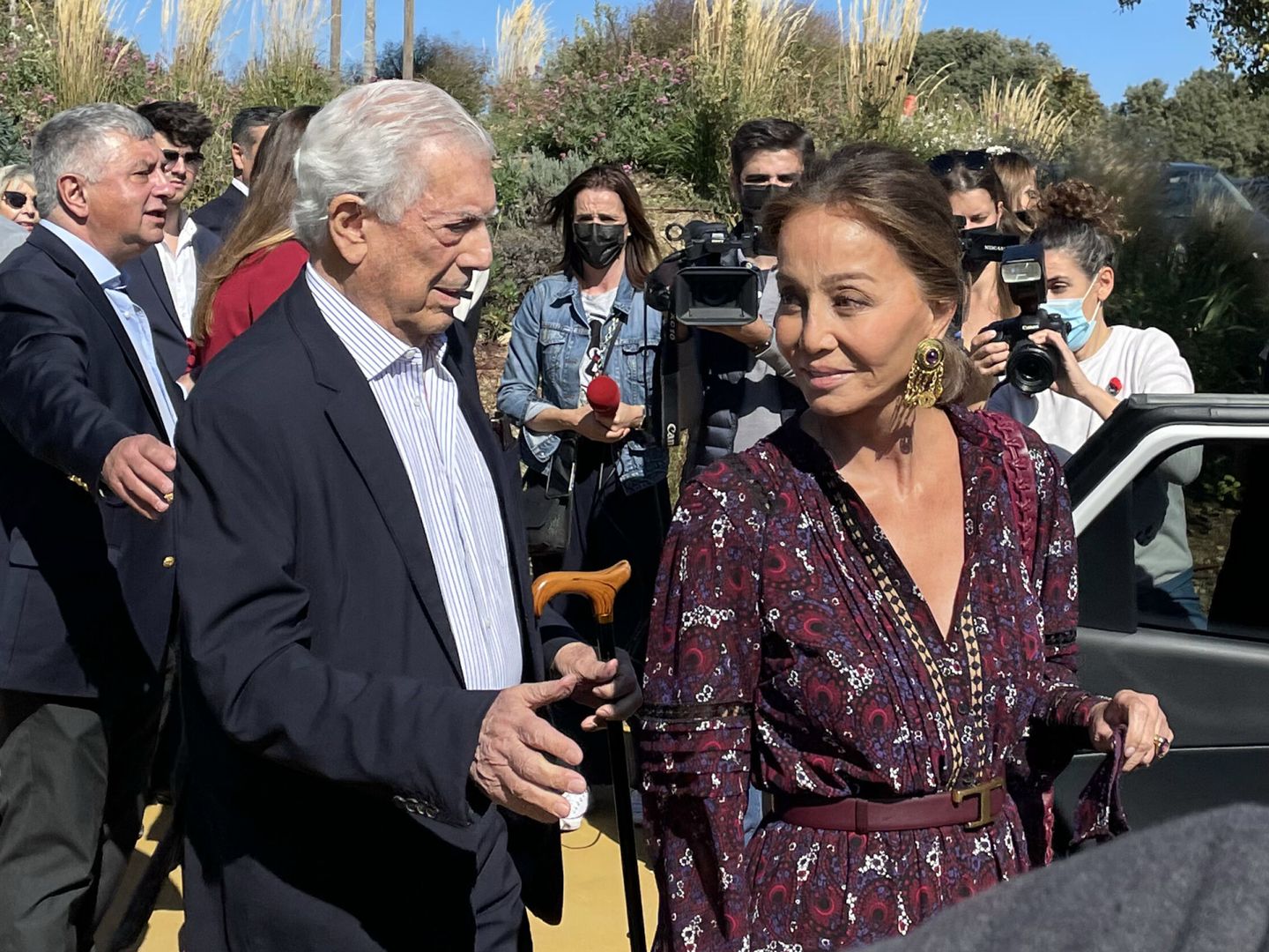 Vargas Llosa y Preysler, en un acto literario. (EFE)