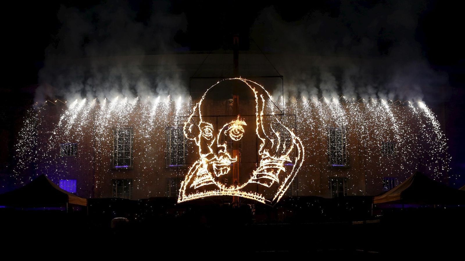 Foto: Fuegos artificiales con la cara de Shakespeare (Reuters).