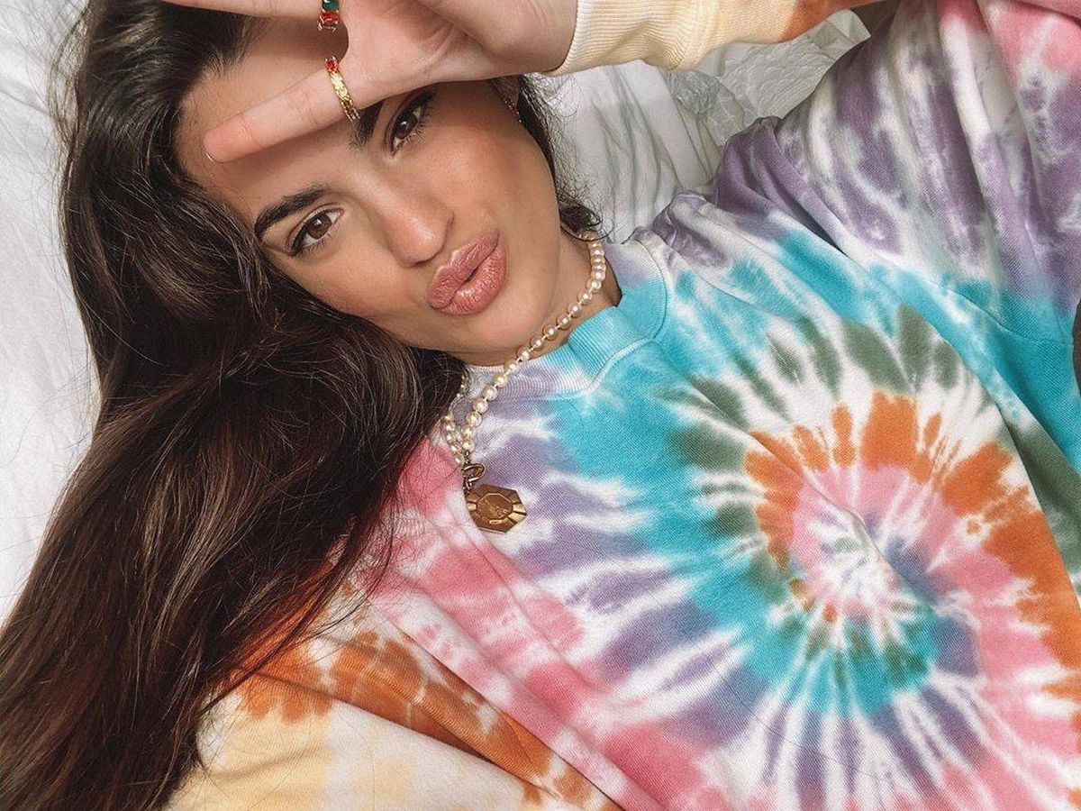 Foto: La influencer Marta Lozano con una sudadera tie-dye (Instagram @martalozanop)