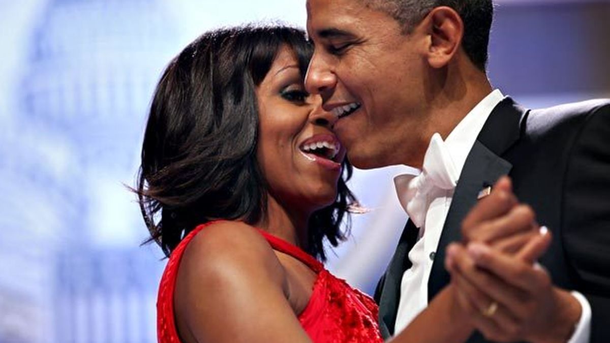 La historia de amor de los Obama, al cine: "Cuando besé a Michelle sabía a chocolate"
