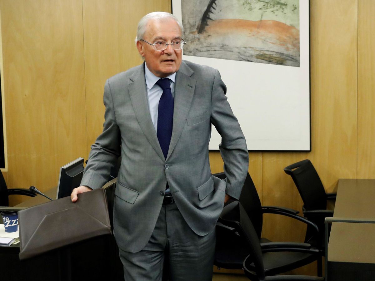 Foto: Manuel Azuaga, expresidente de Unicaja Banco. (EFE/Juan Carlos Hidalgo)
