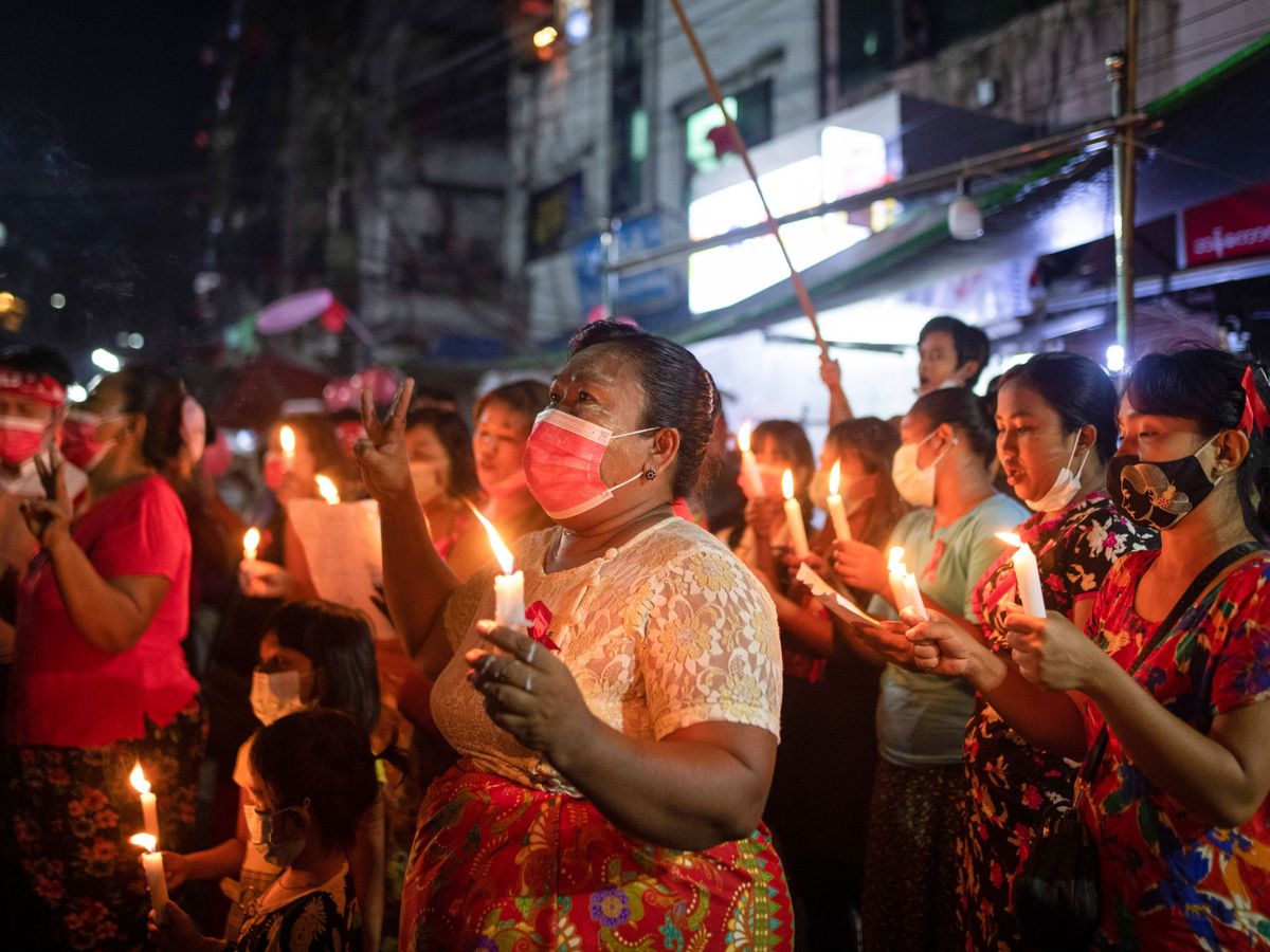 Foto: Protesta contra el golpe militar en Rangún, Myanmar. (Reuters)