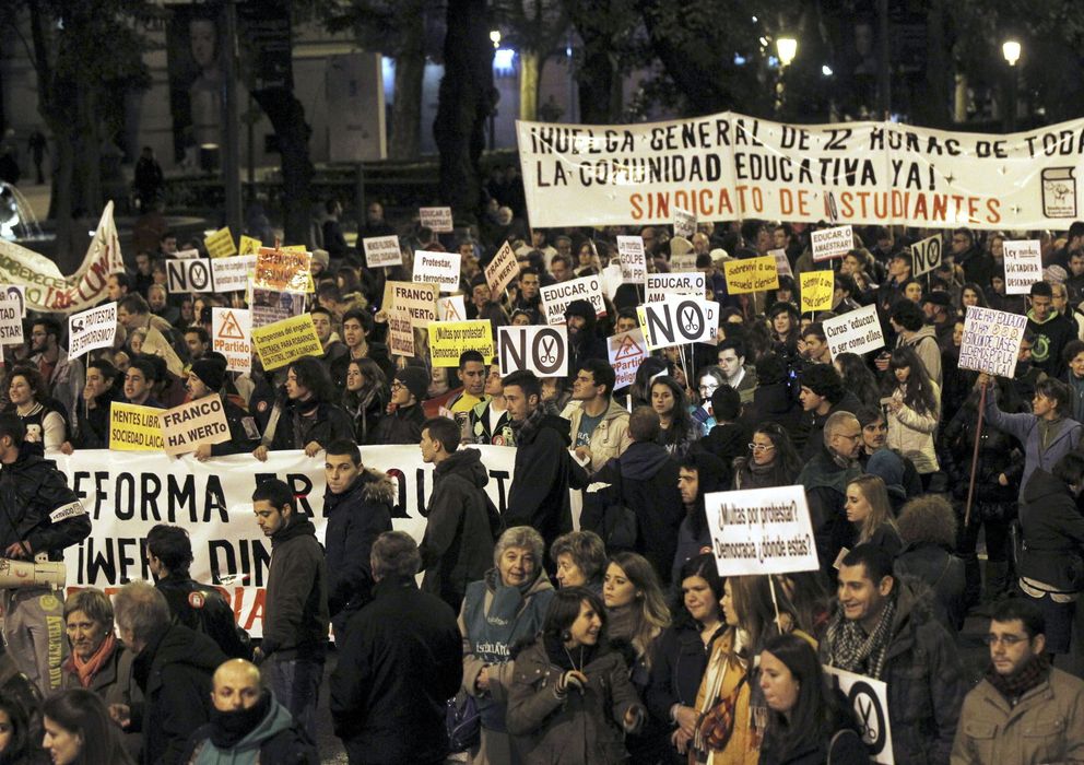 Foto: Manifestación de estudiantes en Madrid convocada en toda España por el Sindicato de Estudiantes en noviembre de 2013 (Efe)