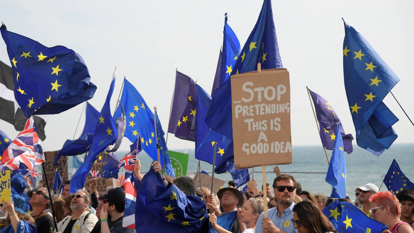 Manifestantes pro-Unión Europea durante el congreso de los laboristas, en Brighton, Reino Unido. (Reuters)