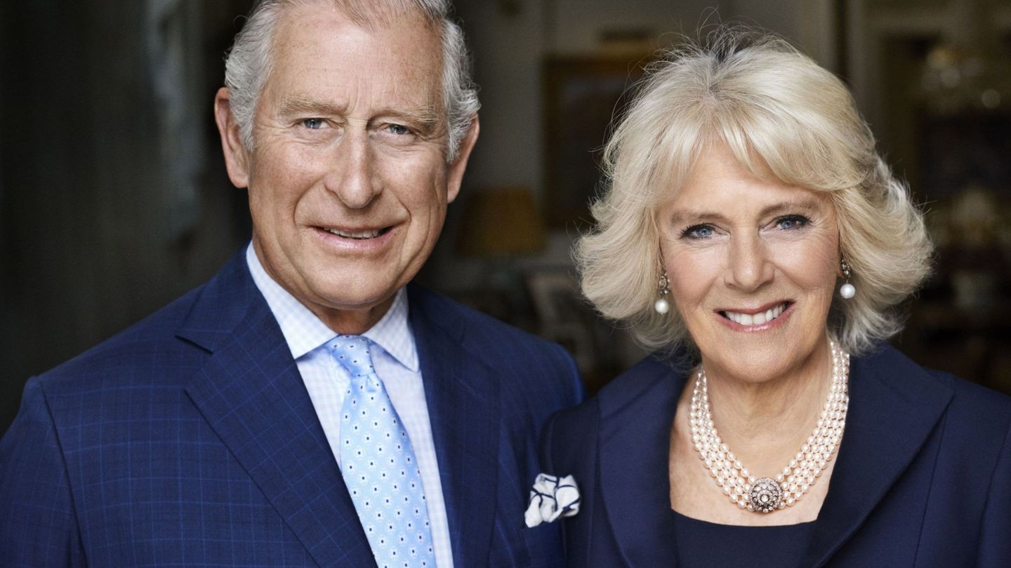El príncipe Carlos y su esposa, Camilla Parker Bowles. (EFE)