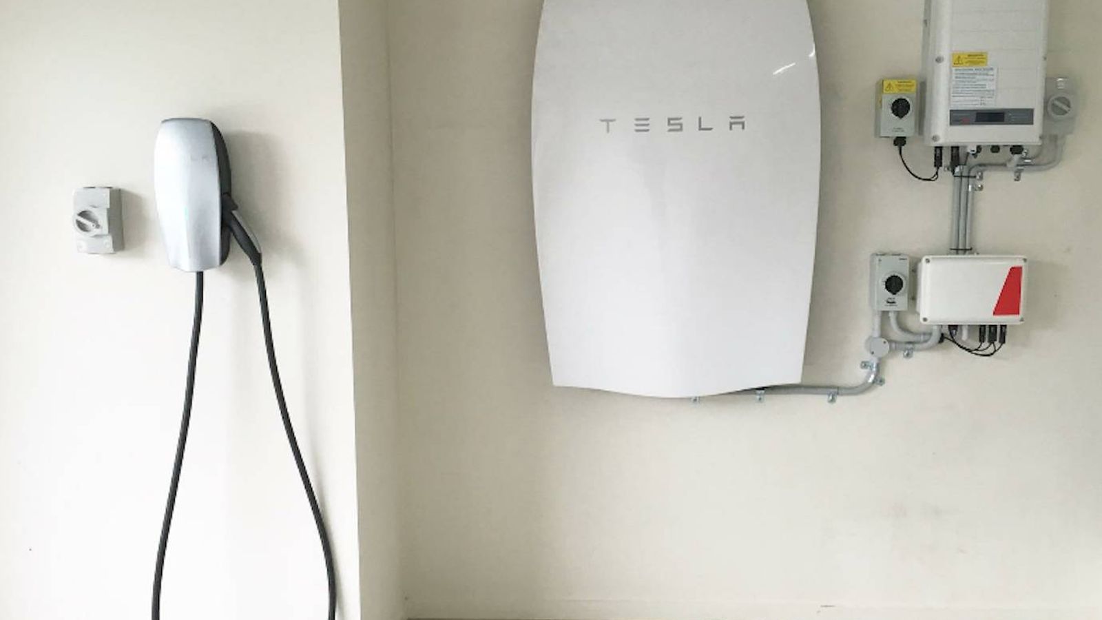 Un de la batería Powerwall de Tesla: "Esto en España no va a triunfar"