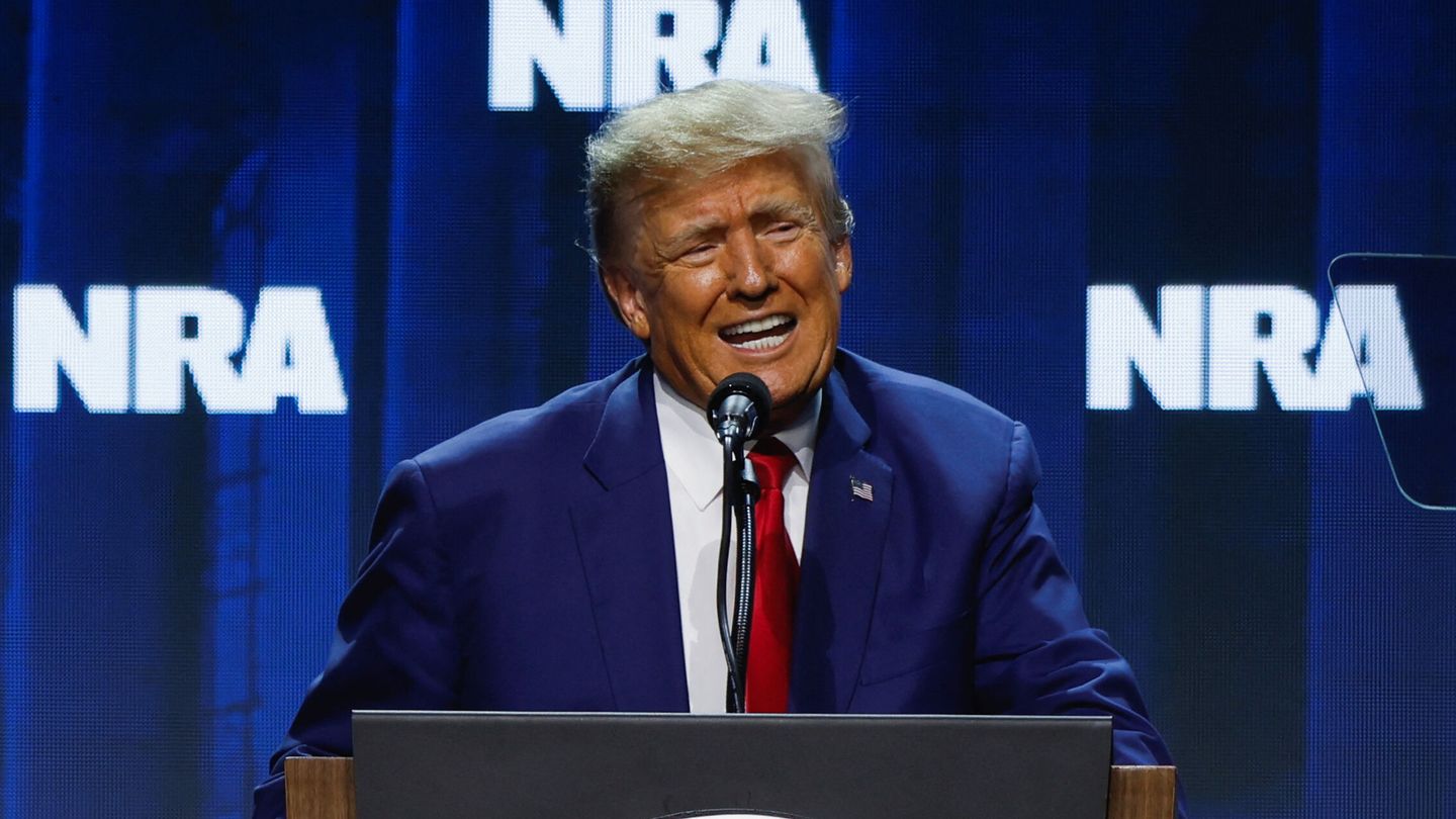 El expresidente Donald Trump da un discurso en la convención de la Asamblea Nacional de Rifle el pasado 14 de abril. (Reuters)