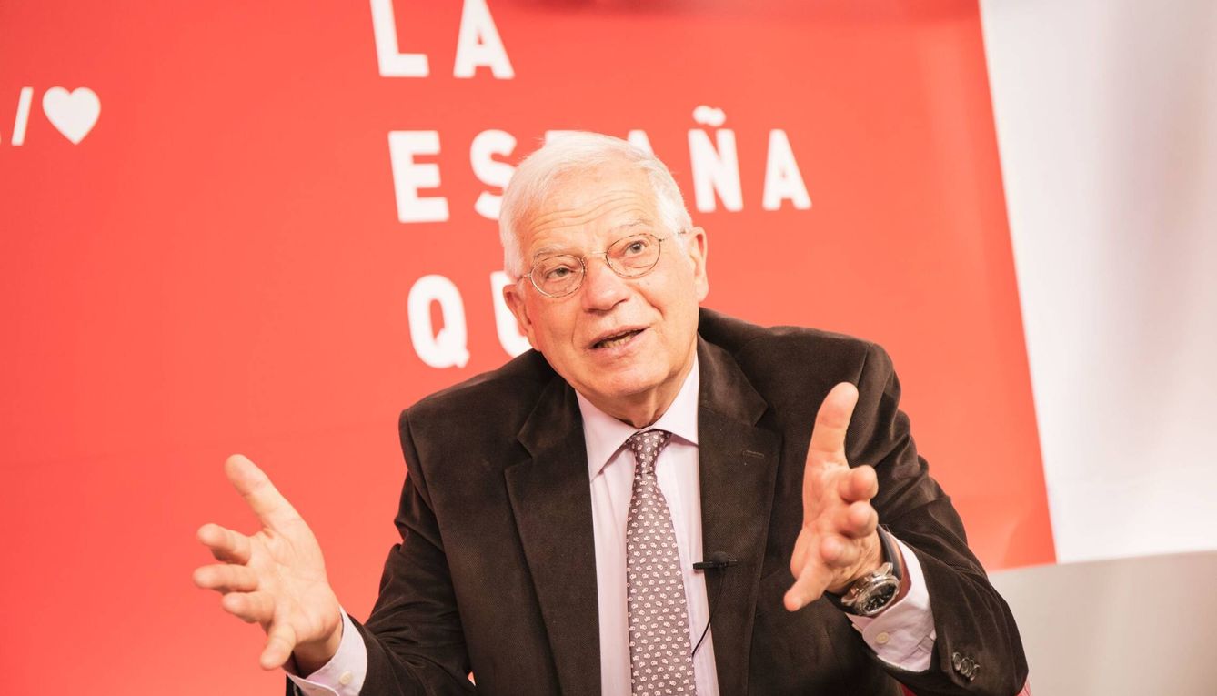Josep Borrell durante la entrevista con El Confidencial. (Jorge Álvaro Manzano)