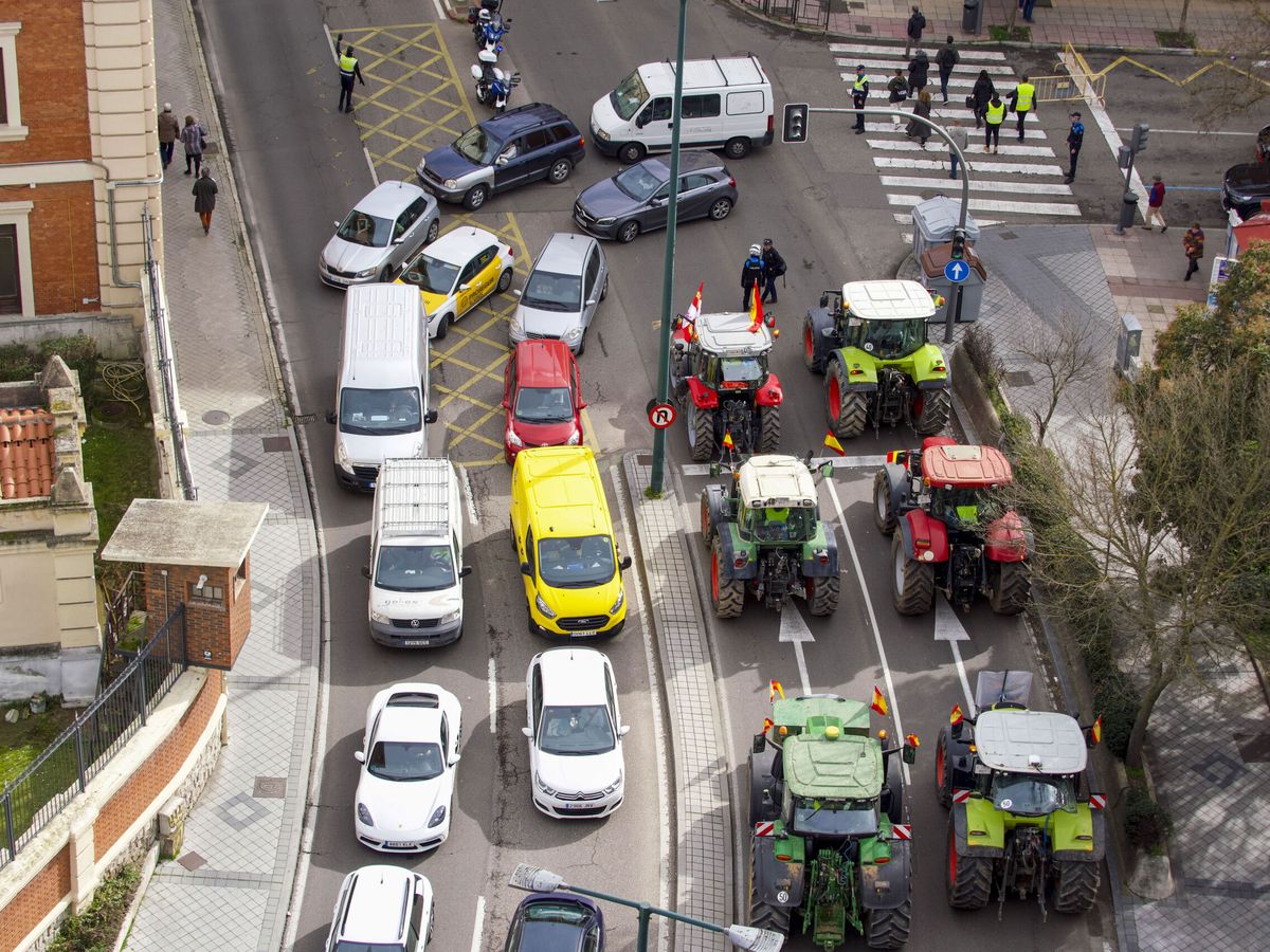 Foto: Una calle de Valladolid, durante las recientes protestas de agricultores. (EFE R. García)
