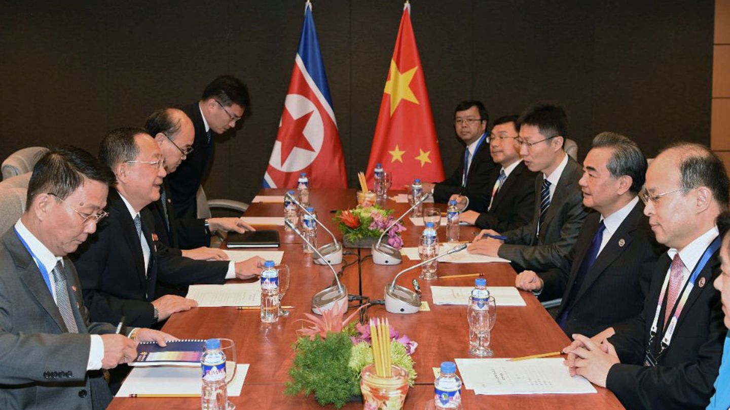 Reunión entre líderes chinos y norcoreanos celebrada en agosto, en Filipinas. (Reuters)