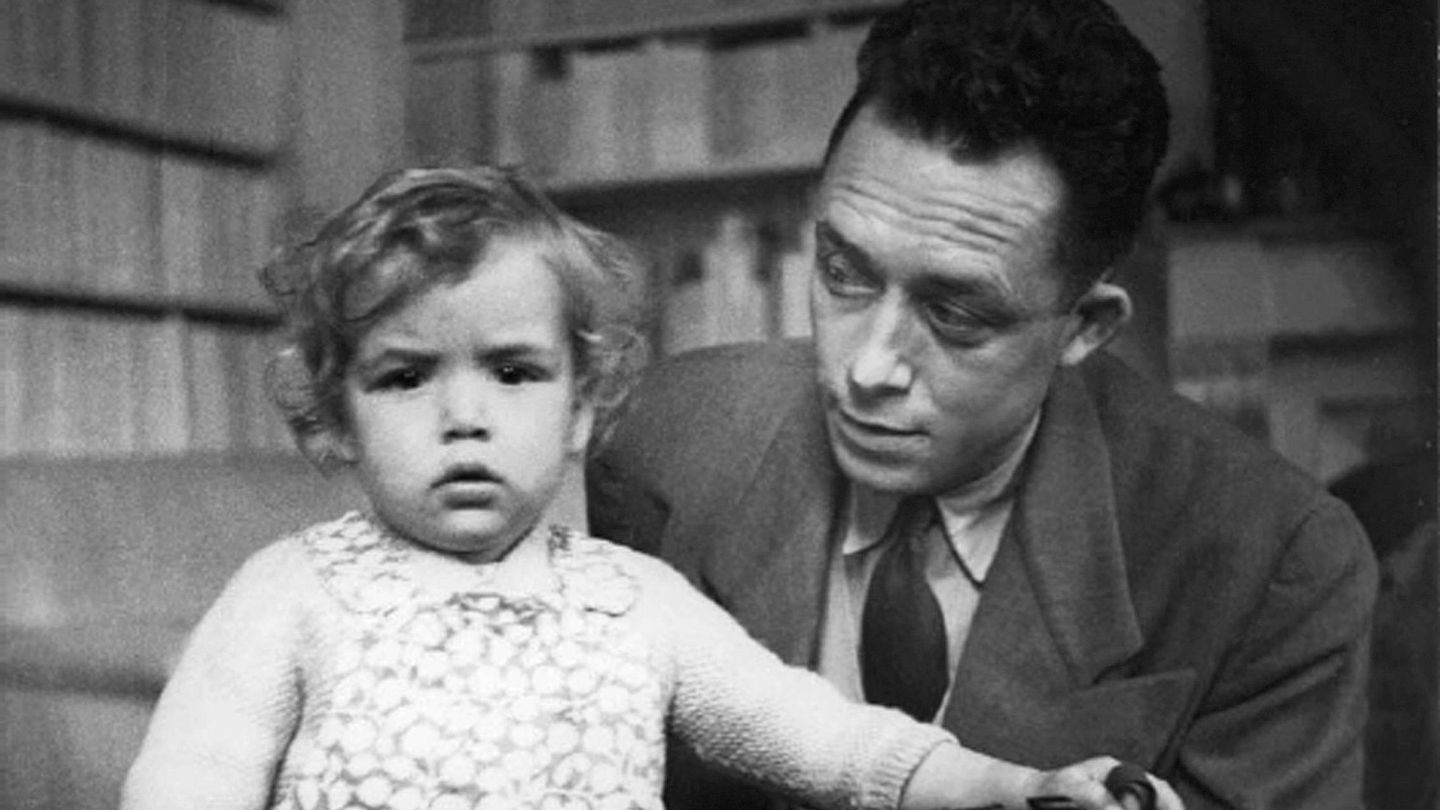 Albert Camus y su hija Catherine (EFE)