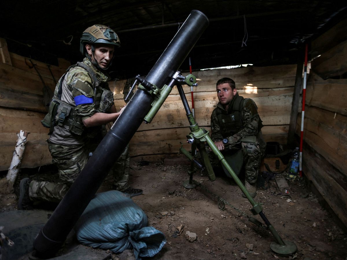 Foto: Soldados ucranianos en el frente de Zaporiyia, el 4 de septiembre. (Reuters/Oleksandr Ratushniak)