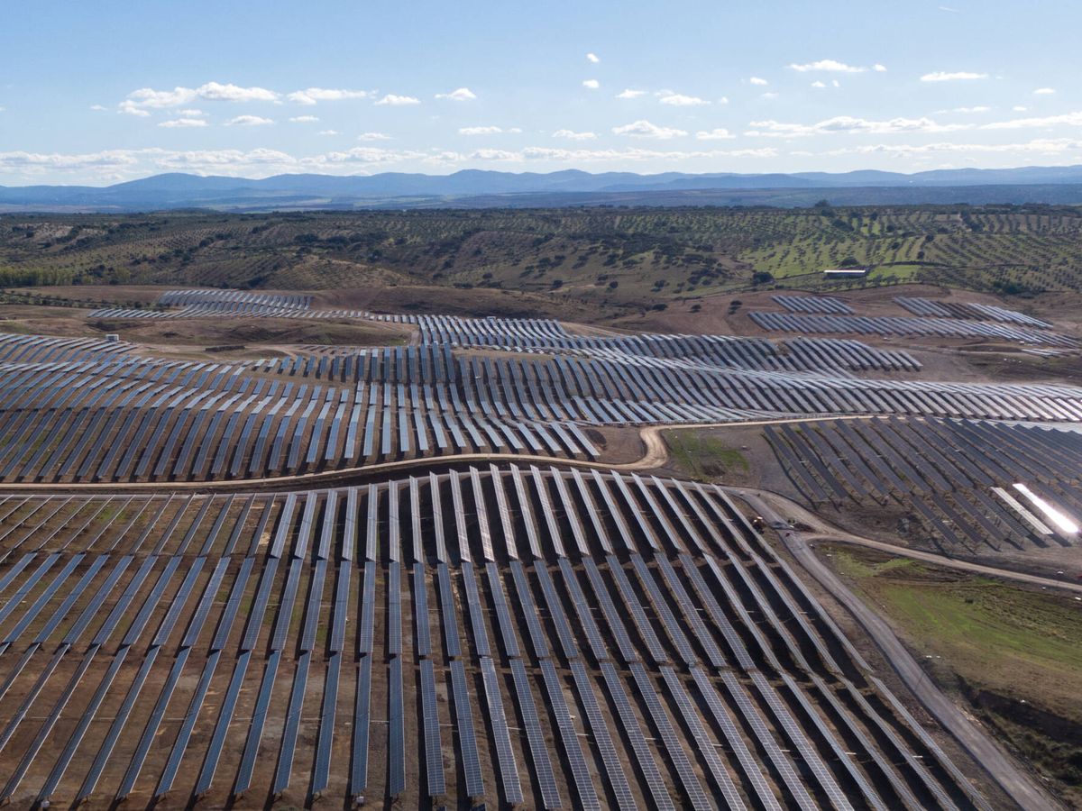 Foto: Planta solar Los Llanos I comprada por DWS en Badajoz. (Cedida)