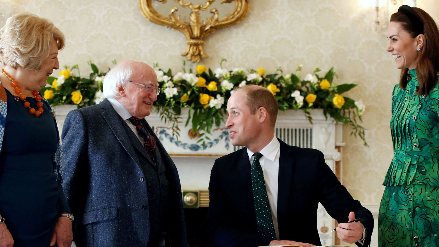 Guillermo y Kate Middleton, con el presidente y la primera dama de Irlanda. (Reuters/Phil Noble)
