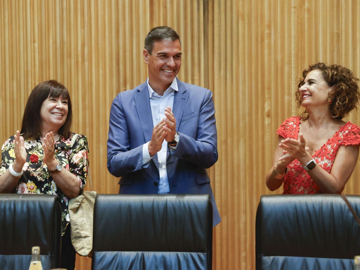 Foto: Cristina Narbona, Pedro Sánchez y María Jesús Montero. (EFE/Juan Carlos Hidalgo) 