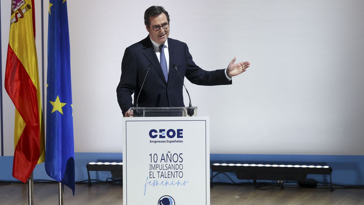La CEOE responde a los ataques de Podemos: "Los empresarios merecen un respeto" 
