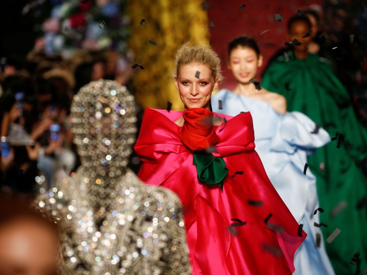 Foto: El desfile de Richard Quinn en la London Fashion Week. (Reuters/Henry Nicholls)
