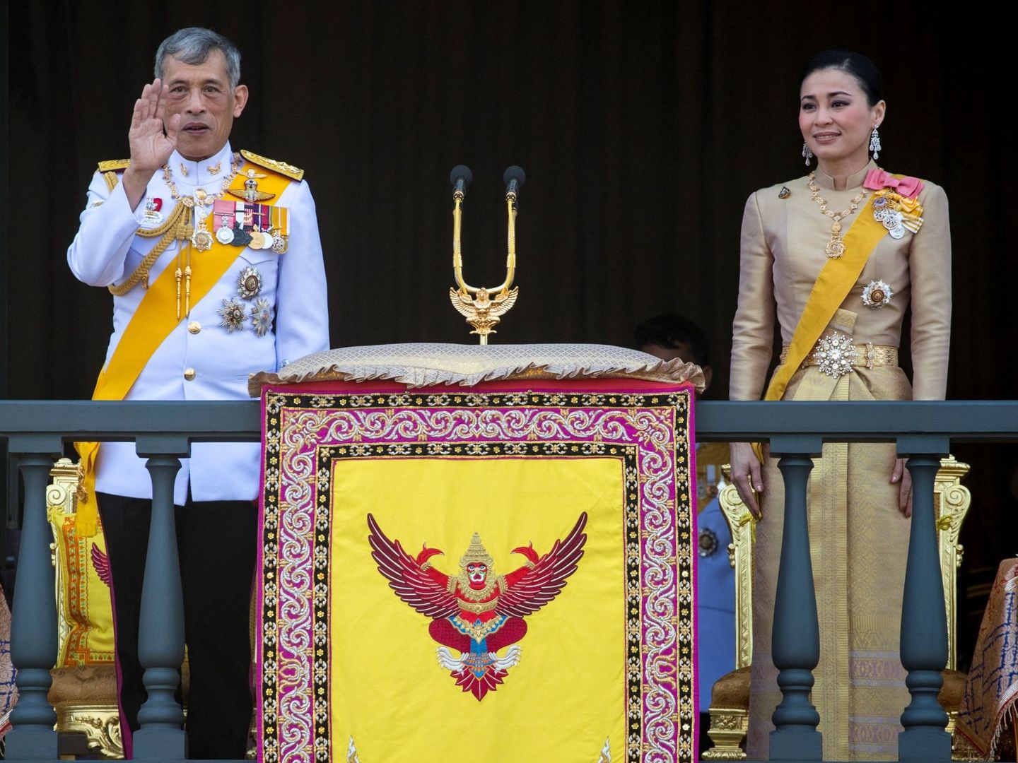 El rey de Tailandia, Maha Vajiralongkorn, y la reina Suthida. (EFE)
