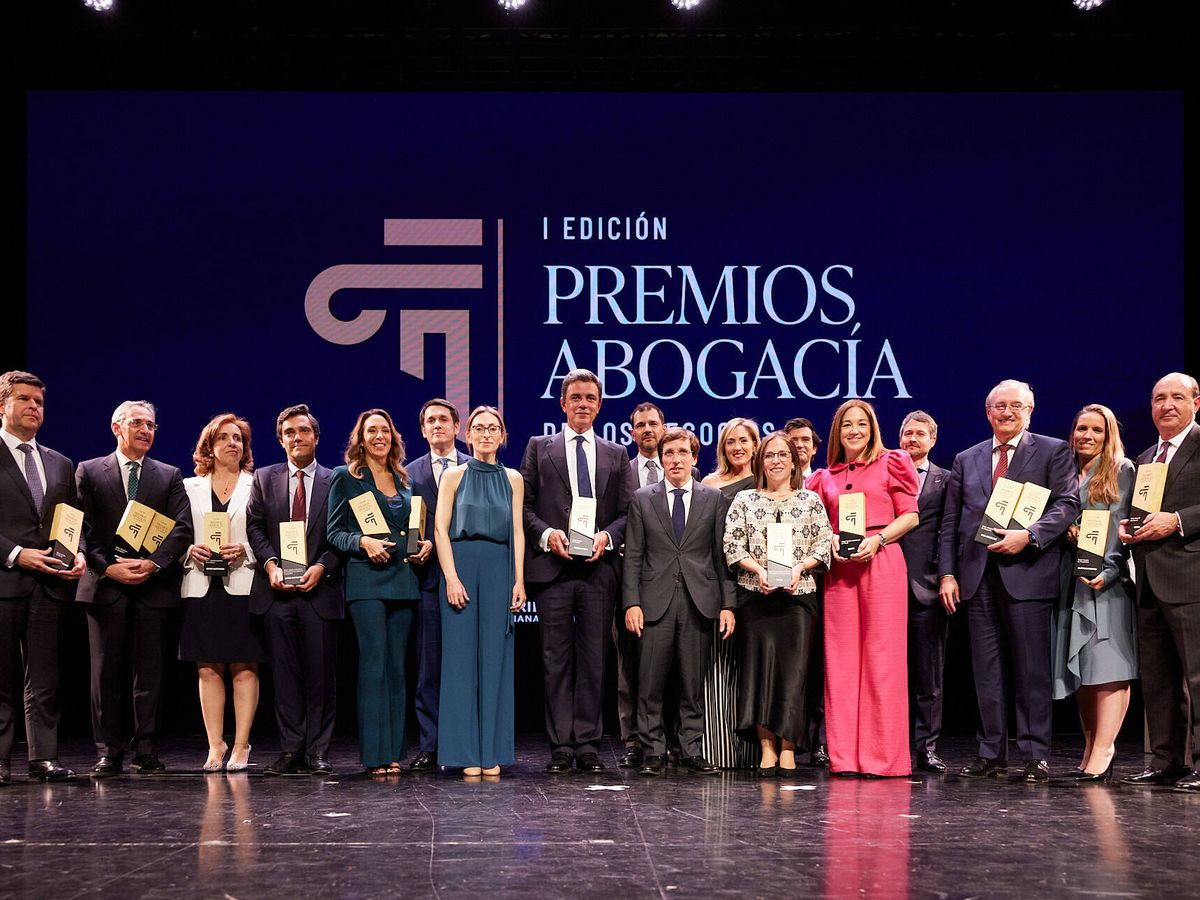 Foto: Los premiados en la I Edición de los Premios a la Abogacía de los Negocios.