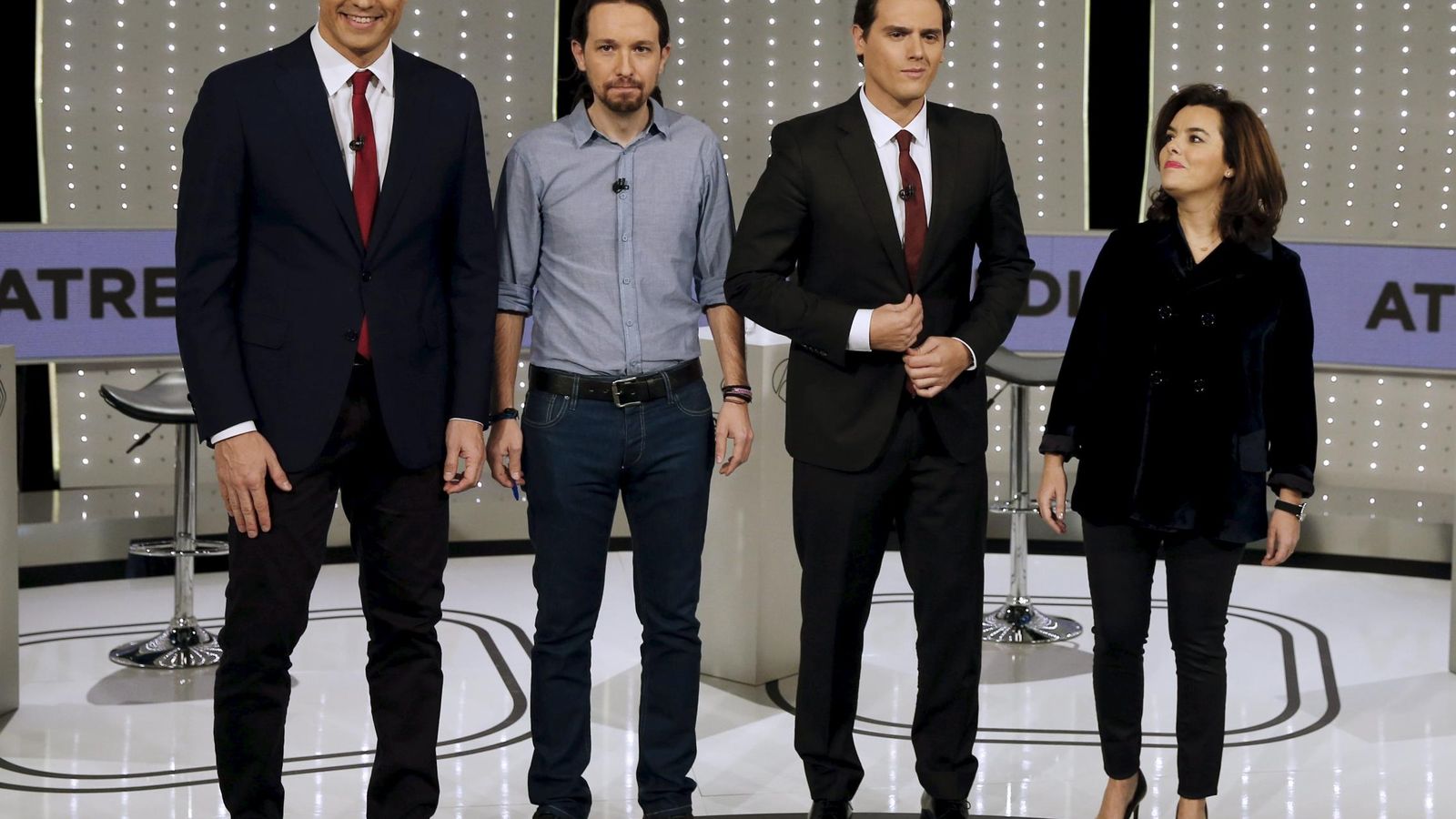 Foto: Pedro Sánchez, Pablo Iglesias, Albert Rivera y Soraya Sáenz de Santamaría, el pasado 7 de diciembre antes de su debate en Atresmedia. (Reuters)