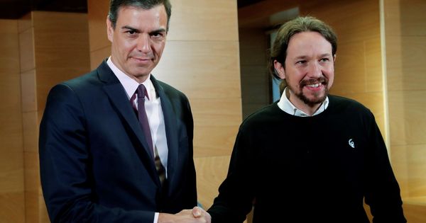 Foto: La reunión de Sánchez con Iglesias para pedir apoyo a la investidura. (EFE)