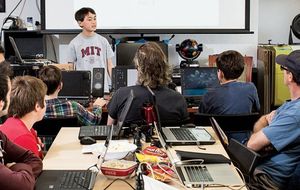 El niño de 13 años que tiene su empresa y da clase en el MIT