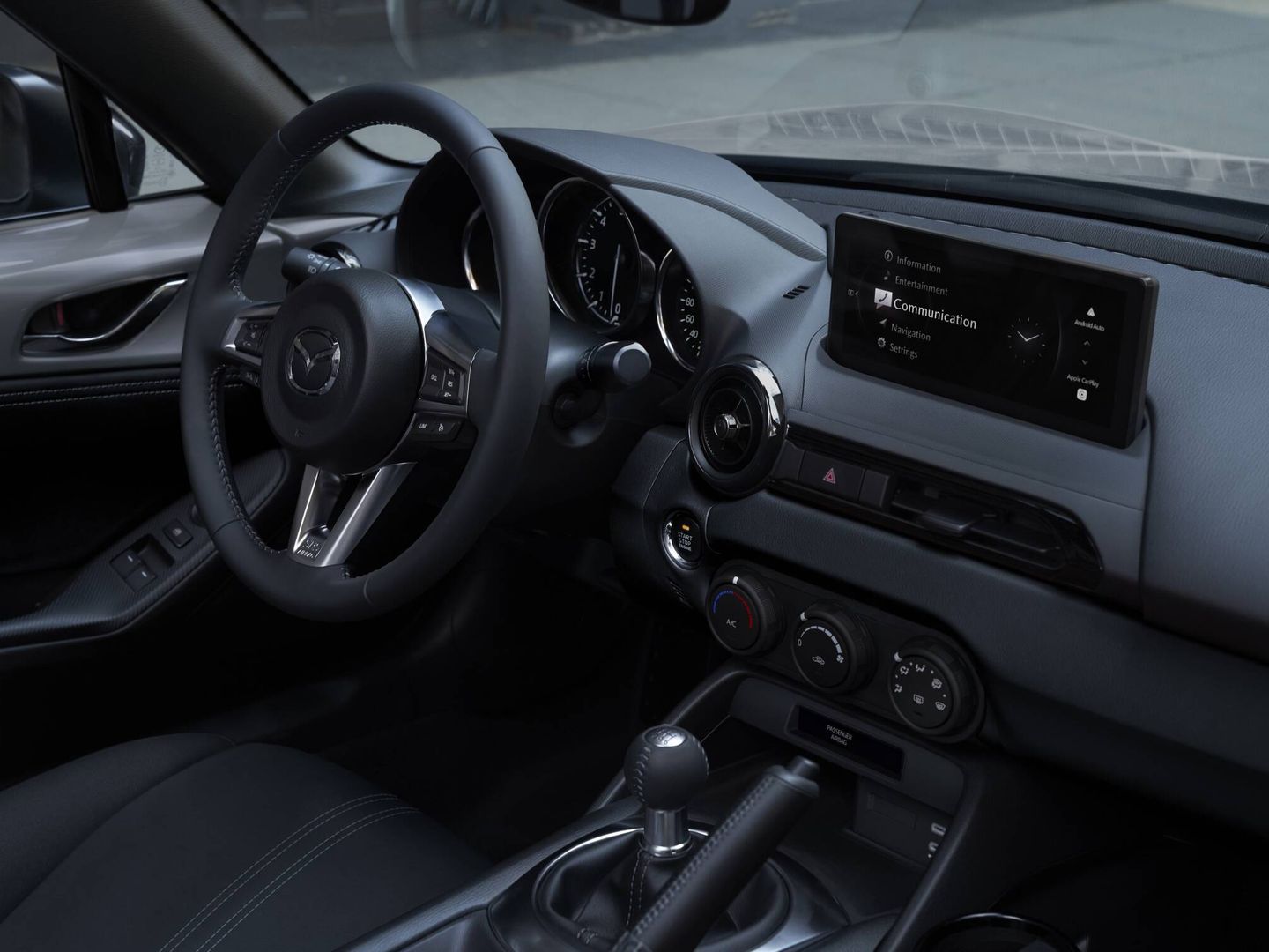 La pantalla multimedia táctil con el sistema Mazda Connect ahora es de 8,8 pulgadas.