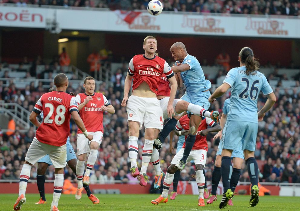 Foto: Momento del encuentro que disputaron en el Emirates Arsenal y Manchester City. (Efe)