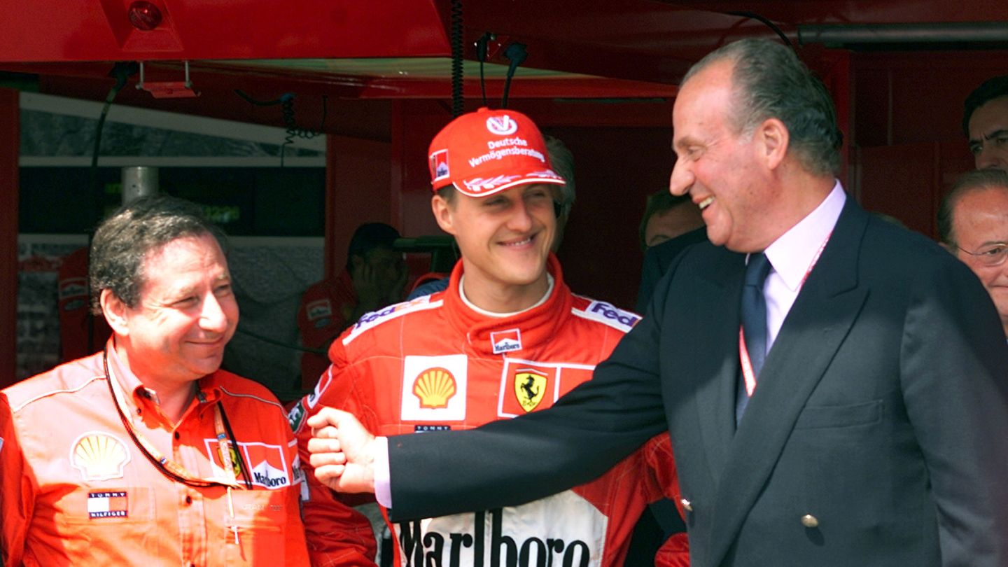 El rey Juan Carlos junto a Michael Schumacher. (Reuters/Albert Gea)
