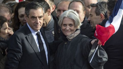 El ex primer ministro francés François Fillon, condenado a cinco años de cárcel