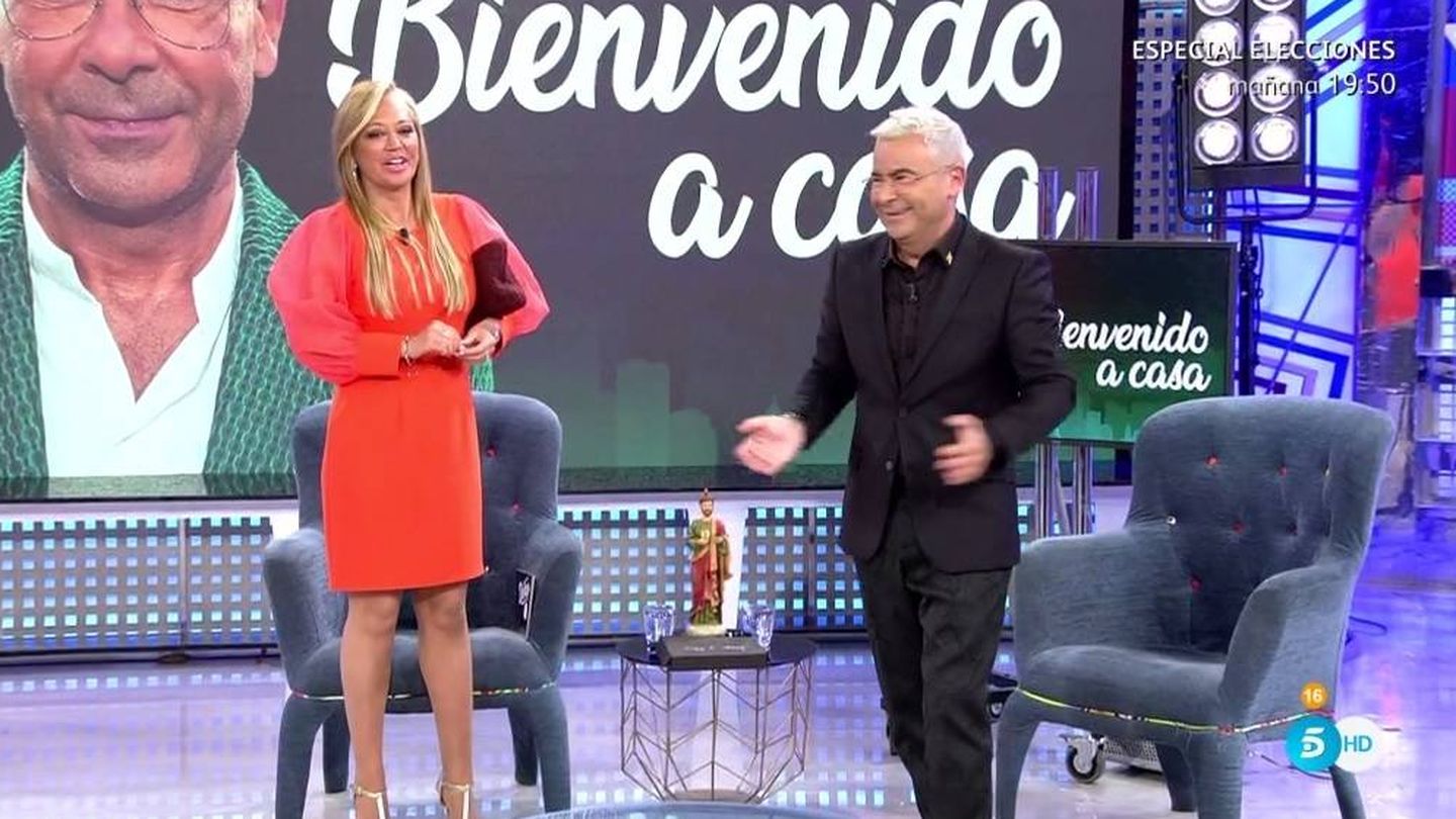 Belén Esteban y Jorge Javier Vázquez, en 'Sábado Deluxe'. (Telecinco).