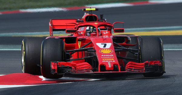 Foto: El Ferrari, con sus nuevos retrovisores. (Reuters) 