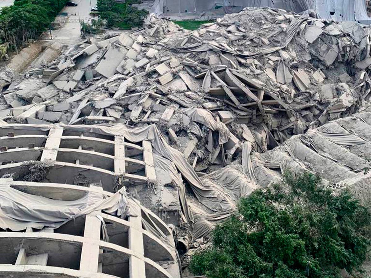 Foto: Espectacular demolición de las “torres gemelas” de India en tan solo 9 segundos (Twitter: @TheDeshBhakt)